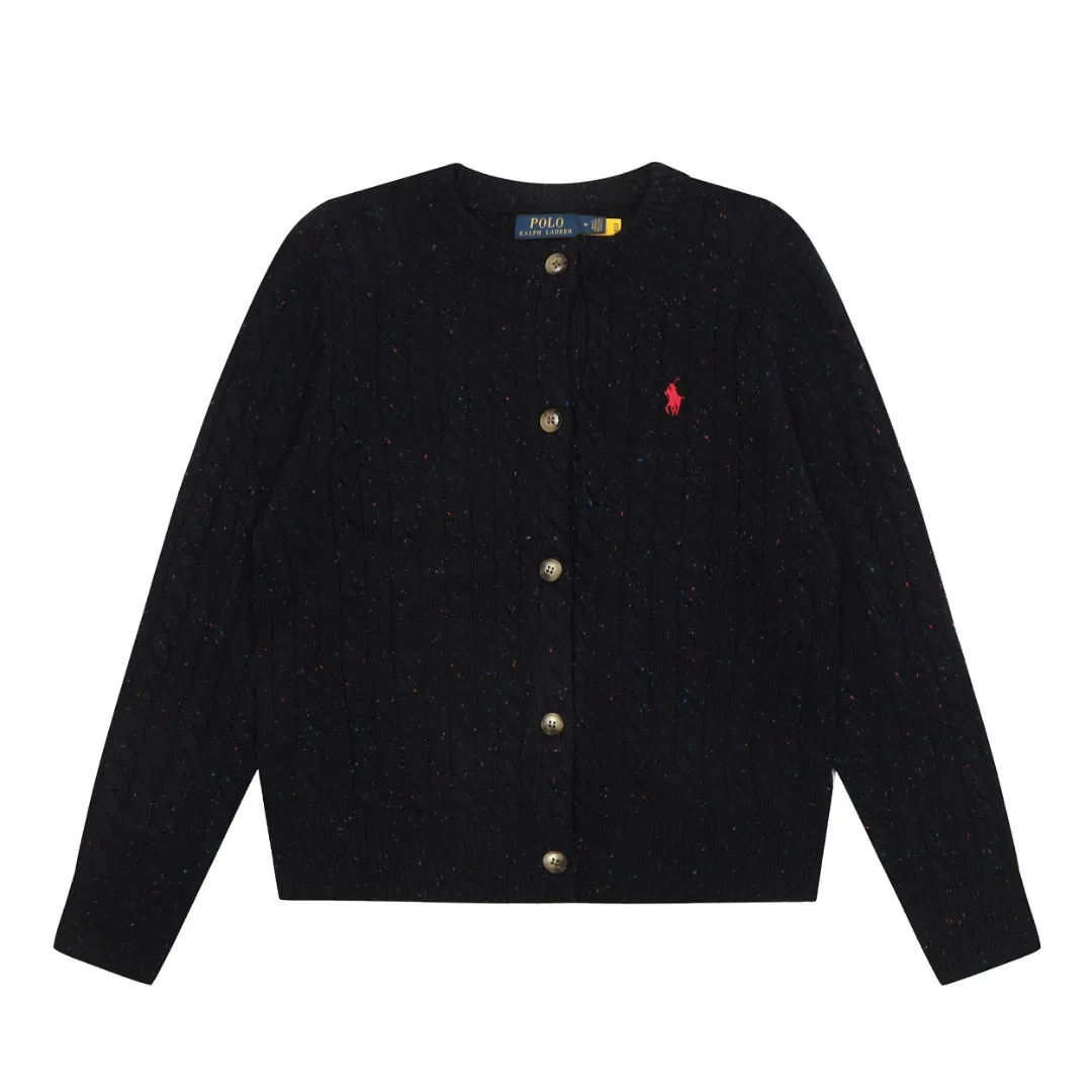 P230 Top quality" Style number: DS018# [Ralph Lauren wool blended pony embroidered logo twist knitted cardigan] ✅Ralph Lauren gradient multi-color dot versatile knitted cardigan jacket for all seasons ✅15% Merino cotton wool 85% wool blend Customized laser buttons Clean and clear texture ✅ZP quality 1:1 version Scan the code to enter the GF website Counter quality ✅Detailed quality The only one in Guangzhou Imported quality wool, focusing on high-end, cost-effective, good quality needless to say ✅The version is restored to the original order, the maximum size can be worn up to 150 pounds, loose, comfortable and stress-free ✅The upper body is simple and easy to match, a must-have for goddess ootd. Good-looking clothes are never picky. A must-have in the goddess's wardrobe. Size: S-L Color: Navy blue, light blue, off-white, leather pink, Christmas red